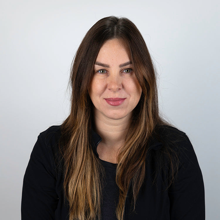 Headshot of Magda Karpowicz, smiling,  wearing a black shirt.